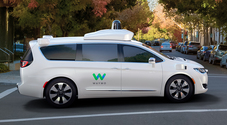 Google: a Waymo primo ok per auto senza guidatore in California. Chrysler Pacifica in giro senza autista emergenza