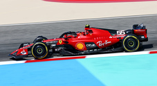 Test a Sakhir, 2° giorno mattina: Sainz al comando con la Ferrari, la Red Bull impressiona sul passo gara