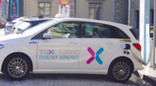 Defibrillatori in auto, a Torino arrivano i taxi salva vita. Tante persone potrebbero essere salvate in Italia con un intervento rapido