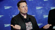 Tesla, Musk presenta futuro sostenibile, ma nessuna nuova auto. «Eliminare combustibili fossili. Preoccupato da intelligenza artificiale»