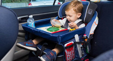 Vacanze in auto, consigli utili per partire con bambini a bordo: sicurezza al top con seggiolini omologati