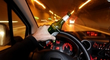 Ubriaco alla guida, per giudice è “fatto di lieve entità”. Prosciolto automobilista dopo incidente stradale