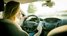 Sicurezza stradale, uso del cellulare al volante primo rischio. Monitoraggio su oltre 1.300 veicoli su tratte autostradali