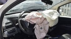 Neonato ucciso dall'airbag «Non era disattivato» Bimbi in auto, cosa evitare