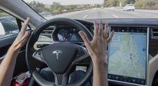 Tesla, tribunale tedesco vieta pubblicità pilota automatico. Per sentenza l’affermazione è “un atto commerciale ingannevole”