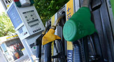 Carburanti: prezzi al galoppo, non si fermano i forti aumenti sulla rete per benzina e diesel