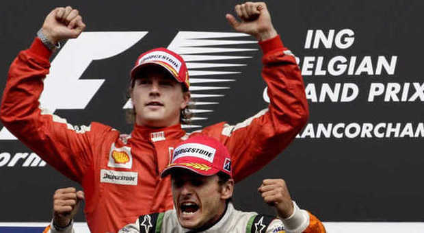 Kimi Raikkonen sul podio di Spa dopo l'ultima vittoria con la Ferrari