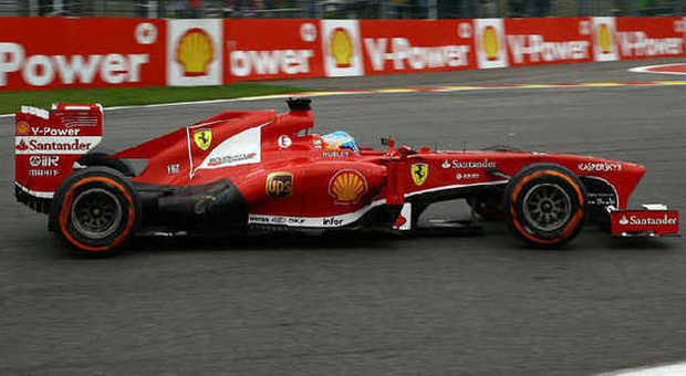 La Ferrari F138 di Fernando Alonso impegnata sulla pista di Spa, l'università della Formula 1