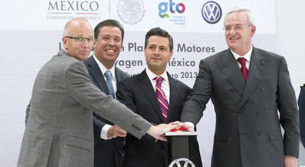 All'inaugurazione erano presenti il presidente del Messico e il presidente del Volkswagen Group Winterkorn