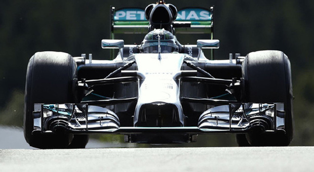 La Mercedes di Nico Rosberg durante le prime prove livere a Spa