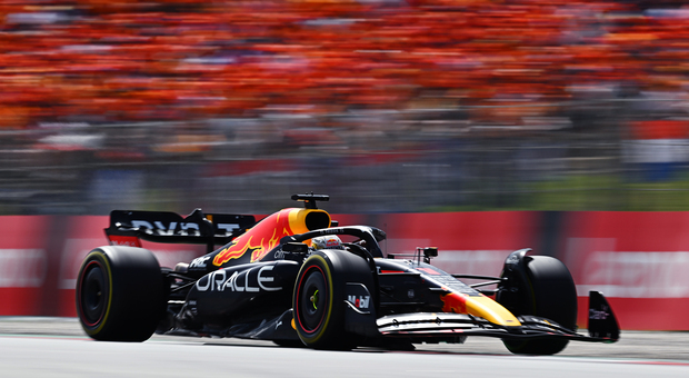 Live F1, GP Spagna: doppietta Red Bull con Verstappen vincitore e nuovo leader del mondiale. Ritirato Leclerc, Sainz quarto