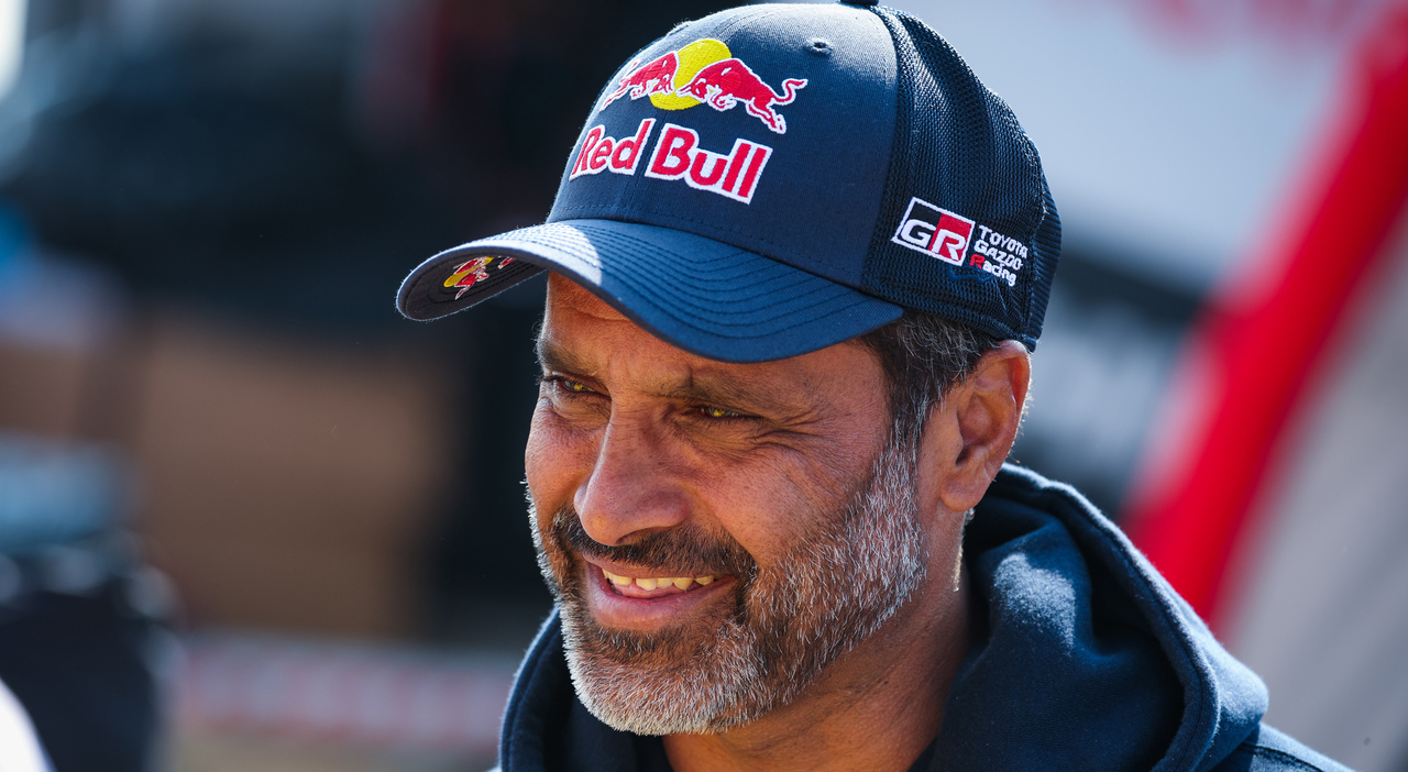 Nasser Al-Attiyah, il sempre più solitario principe e pilota del Qatar che guida la Dakar 2023 con il pick-up Hilux della scuderia Toyota Gazoo Racing