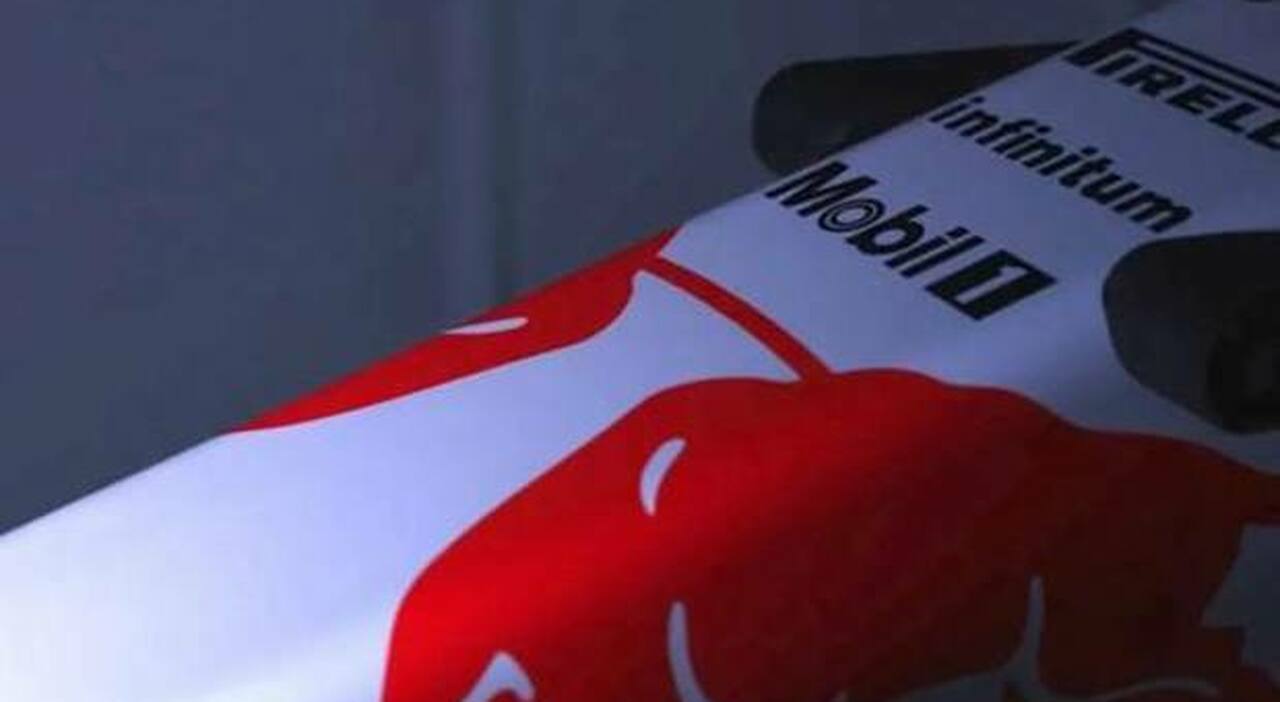 Red Bull e l'Alpha Tauri onorano la Honda: a Istanbul con la livrea che riprende i colori bianco e rosso della bandiera giapponese