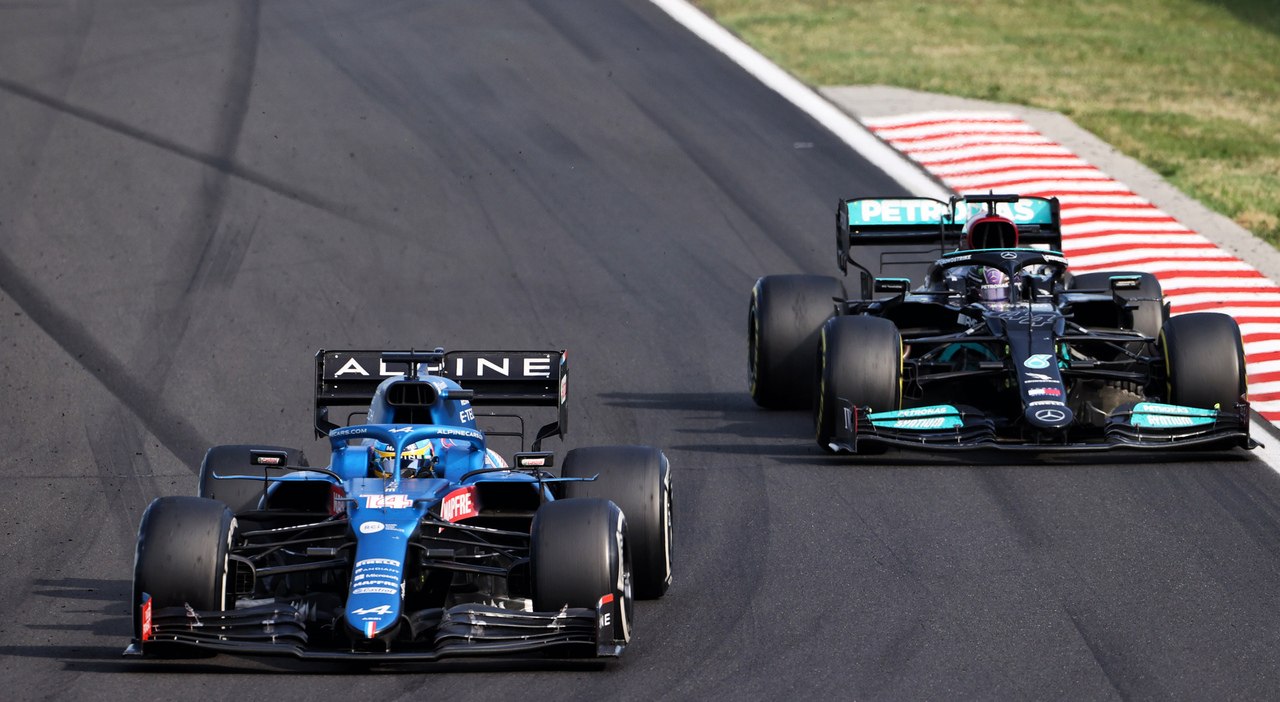 Alonso ed Hamilton in lotta