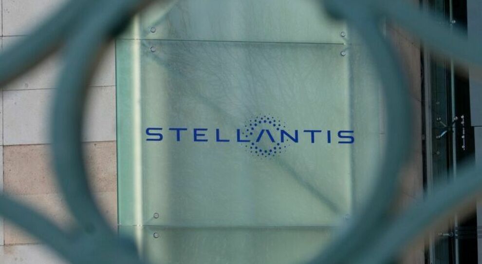 il simbolo Stellantis