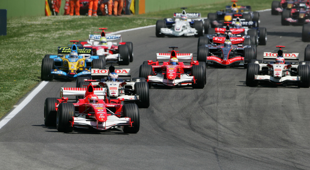 Schumacher e la Ferrari al comando nel GP di San Marino a Imola del 2006