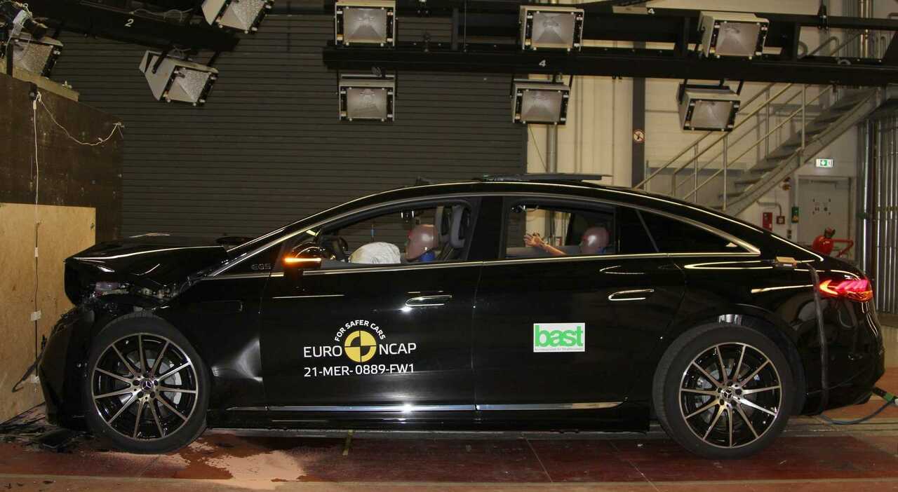 Mercedes EQS durante il crash test Euro Ncap