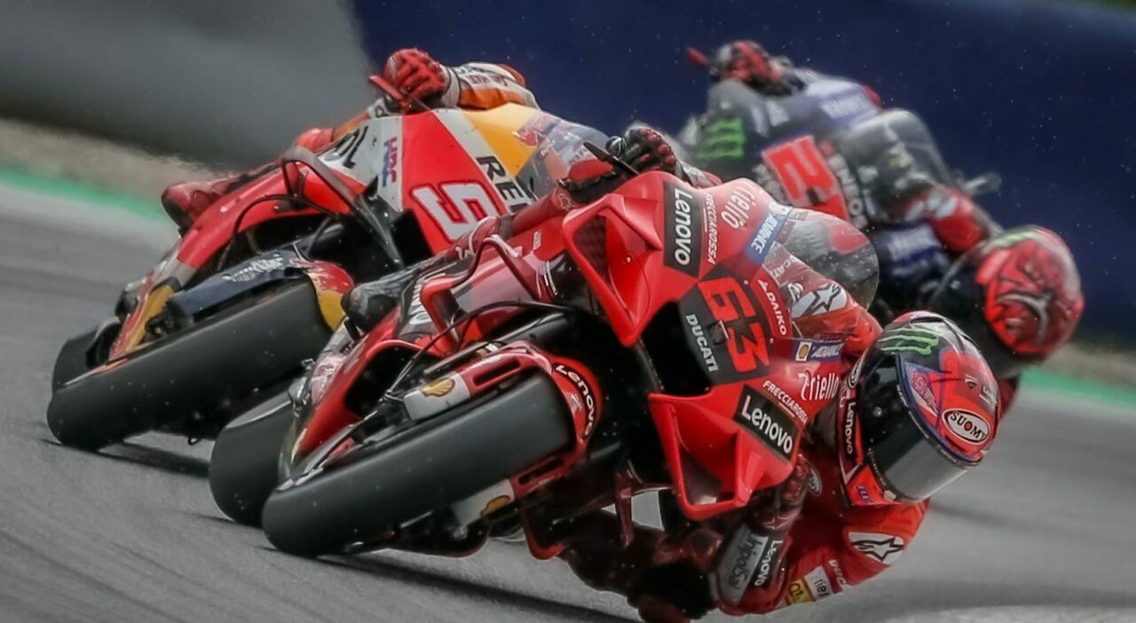 Bagnaia con la Ducati precede Marquez con la Honda