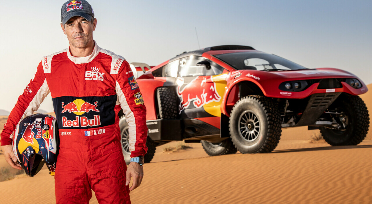 Sebastien Loeb con l'Hunter con cui correrà la Dakar