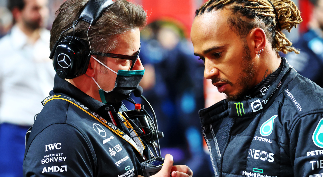 Lewis Hamilton con il suo ingegnere di pista Peter Bonnington