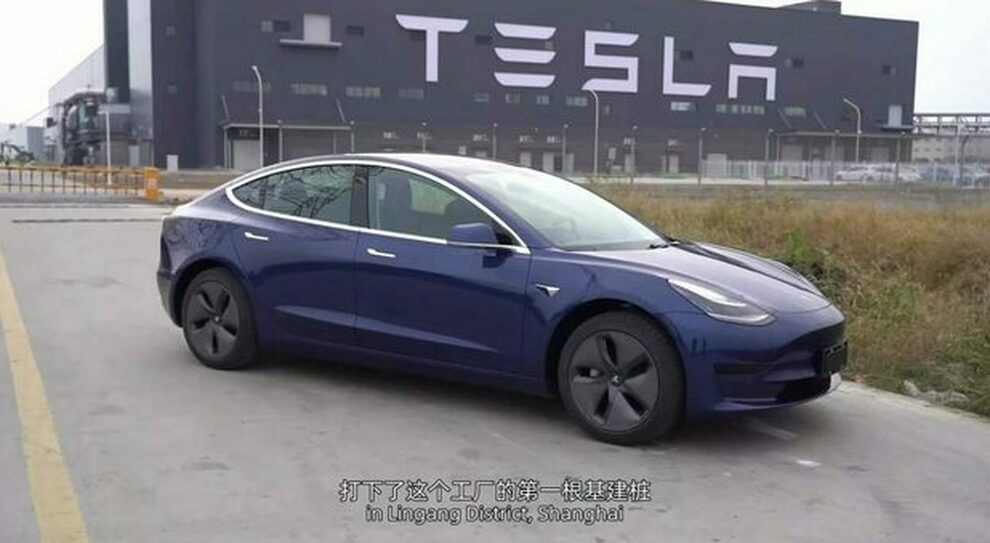 «Tesla, le auto ci spiano», la Cina le vieta a militari e funzionari del governo