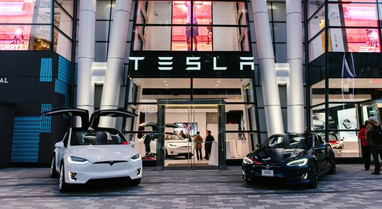 Un dealer Tesla