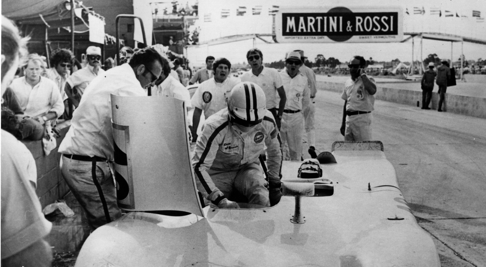Steve McQueen sale sulla Porsche alla 12 Ore di Sebring del 1970