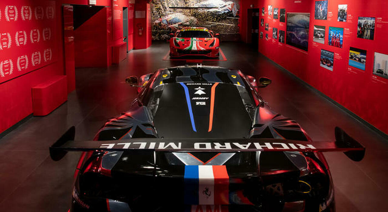 Una delle sale della mostra GT 2021, a memorable year nel Museo Ferrari a Maranello