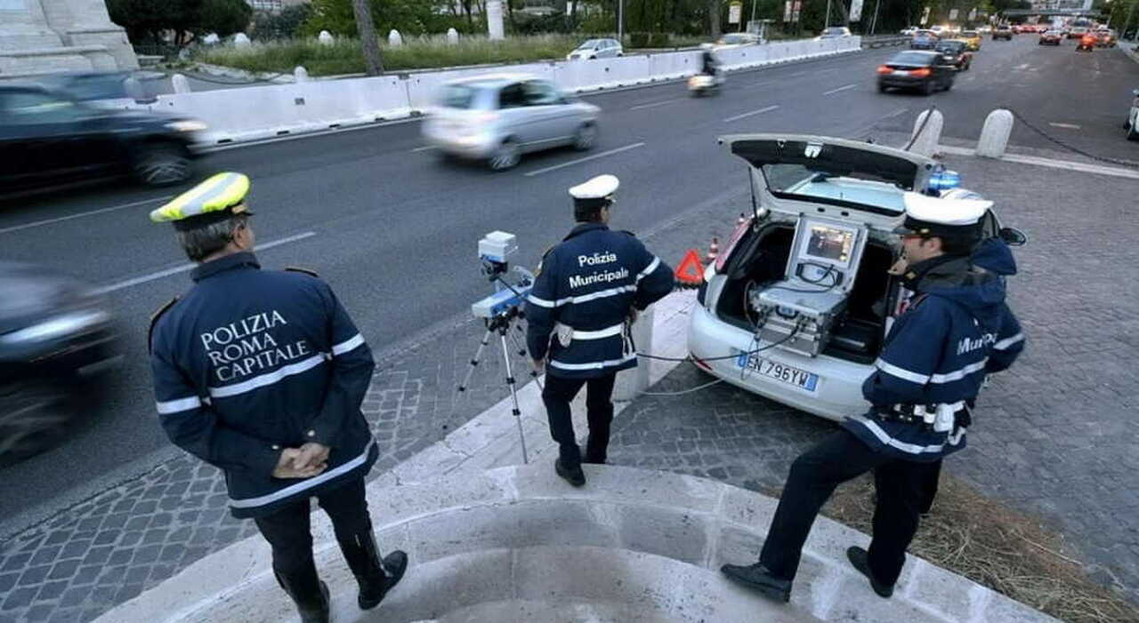Un autovelox mobile della Polizia di Roma Capitale