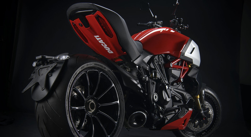 La Ducati Diavel 1260 con accessori Performance
