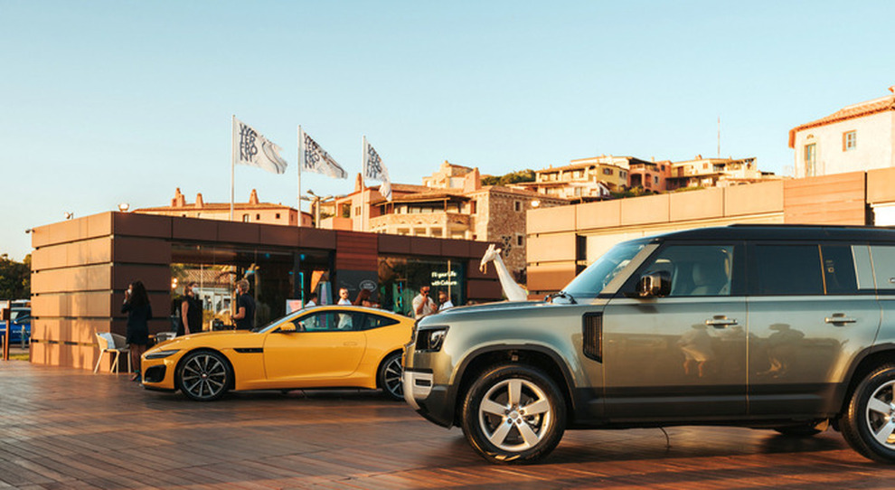 La Lounge Waterfront a Porto Cervo di Jaguar e Land Rover