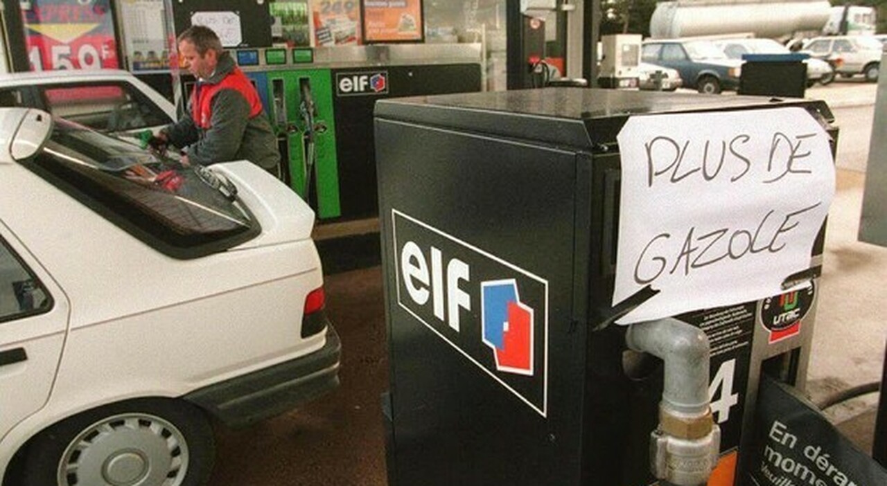 Un distributore di carburanti in Francia