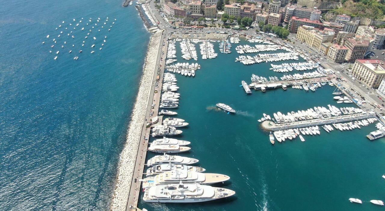 Una panoramica del porto di Mergellina dove si svolgerà la 36ma edizione di Navigare