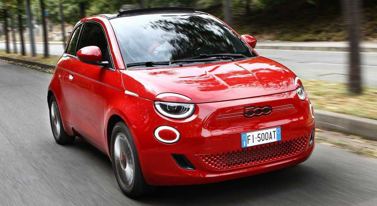 Fiat 500 (Red)