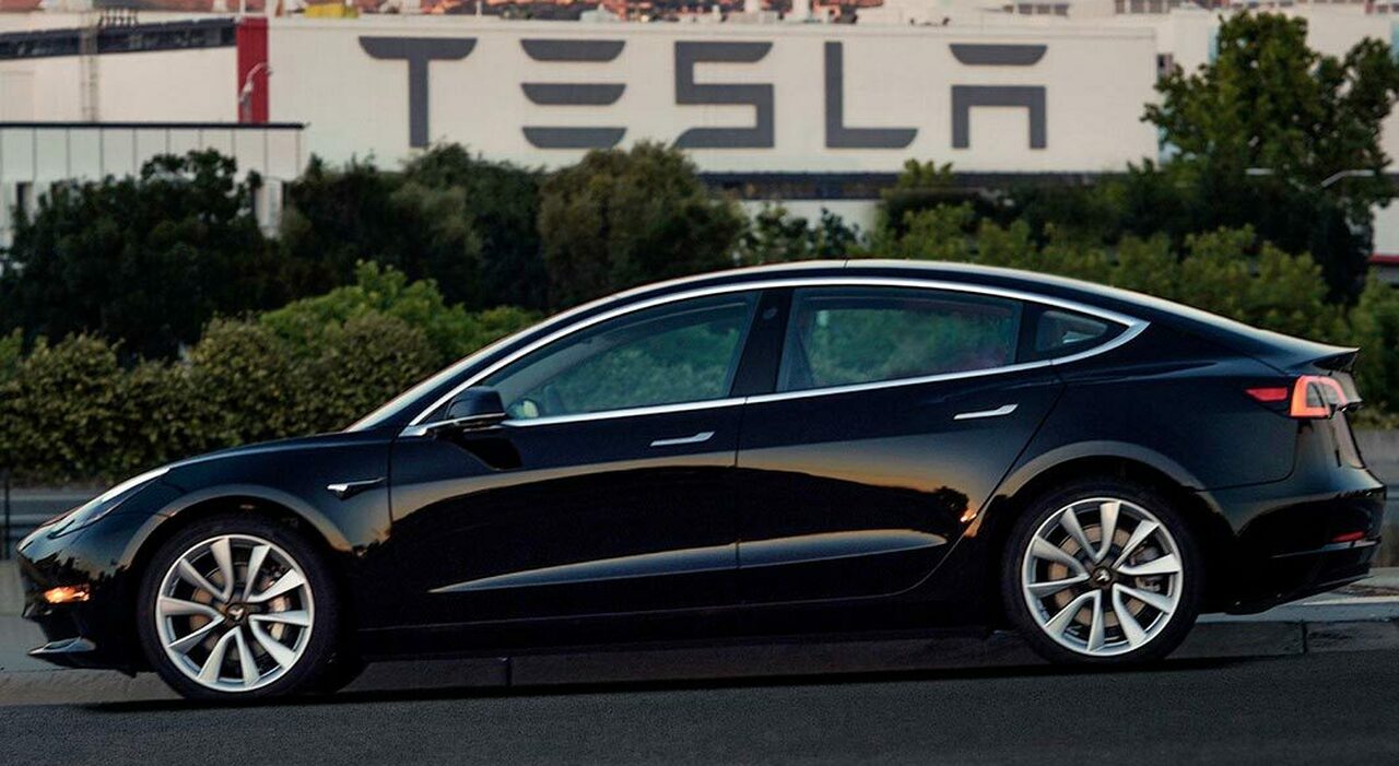 Una Tesla Model 3