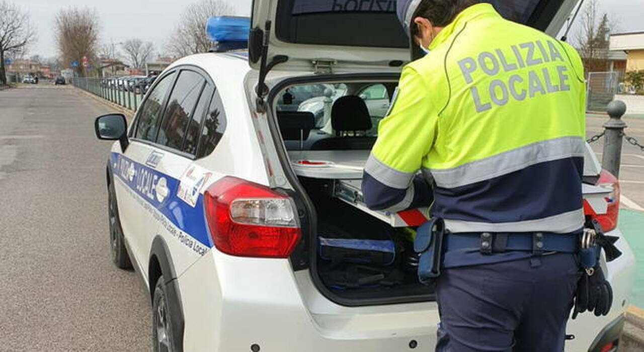 Alcol alla guida, polizia locale acquisisce auto confiscate. A Riccione, le due vetture di automobilisti condannati