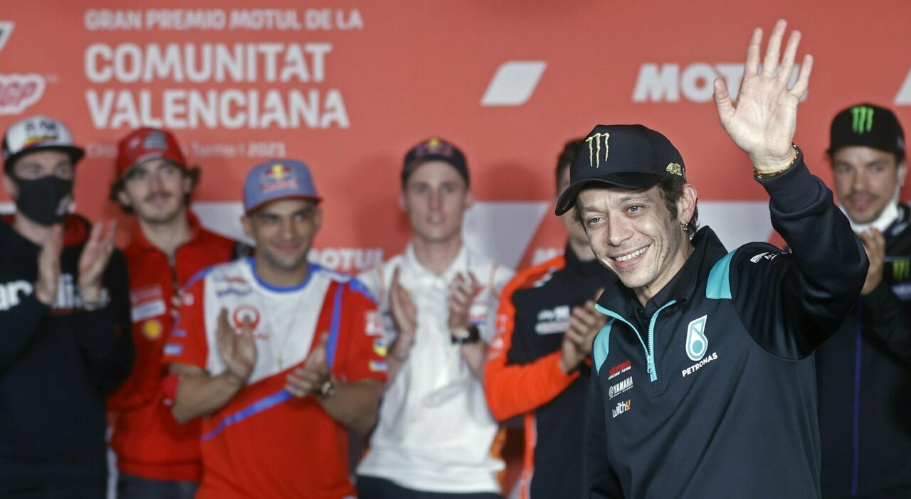 Valentino dopo la sua ultima conferenza stampa da pilota di MotoGp a Valencia
