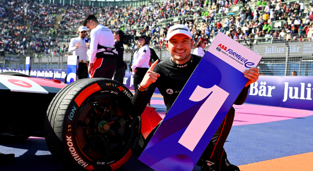 Jake Dennis, 27enne pilota britannico sabato ai duemila metri di quota di Città del Messico ha centrato la storica vittoria inaugurale con la monoposto Gen3