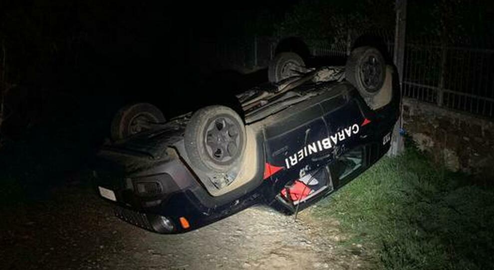 L'auto dei Carabinieri ribaltata dal ristoratore di Teulada dopo che gli era stata ritirata la patente di guida