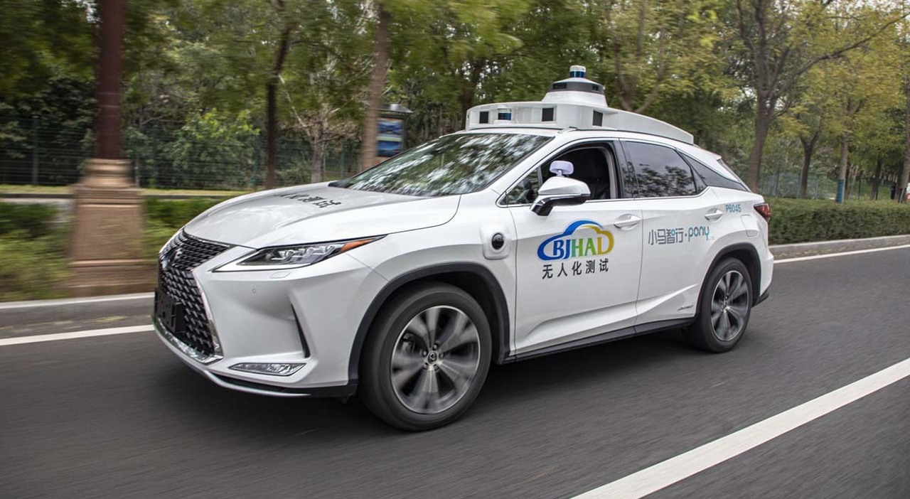 Un'auto a guida autonoma in Cina