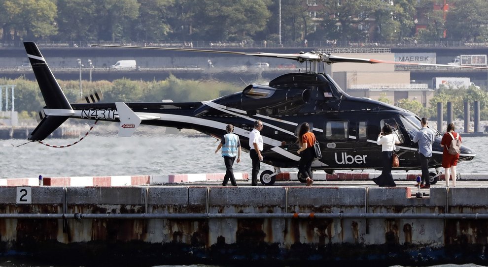 Uber, taxi-elicotteri a New York: in 8 minuti Manhattan-aeroporto JFK al costo di 200 dollari