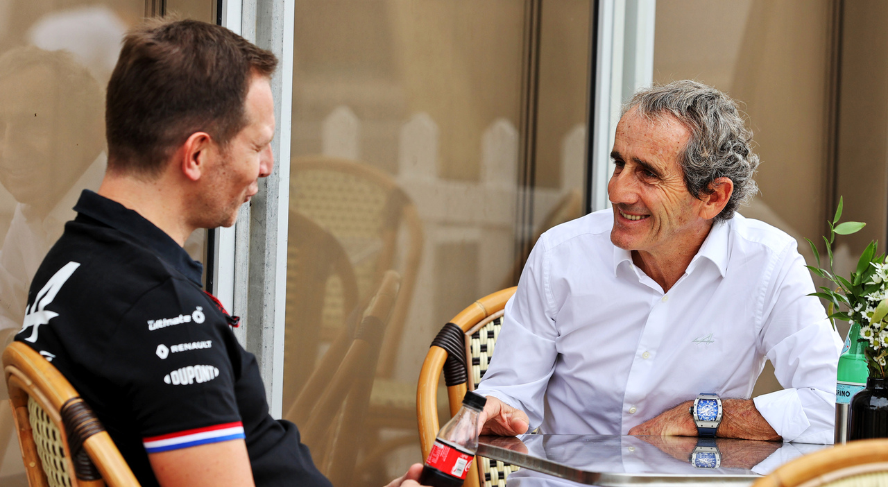 Nella foto, a destra, Alain Prost