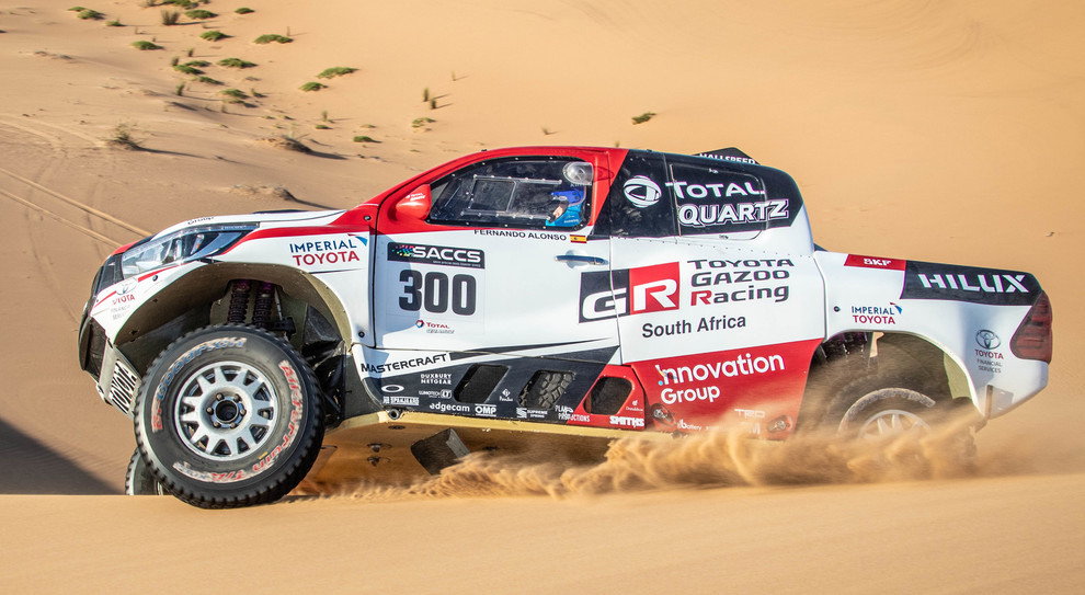 Uno dei test di Fernando Alonso sulla Toyota Hilux in Namibia per prepararsi alla Dakar 2020