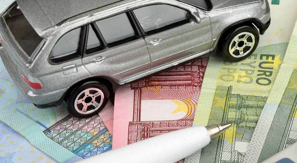 Rc auto scende del -6,1% nel quarto trimestre 2020, risparmio di 25 euro. Prezzo medio a 379 euro