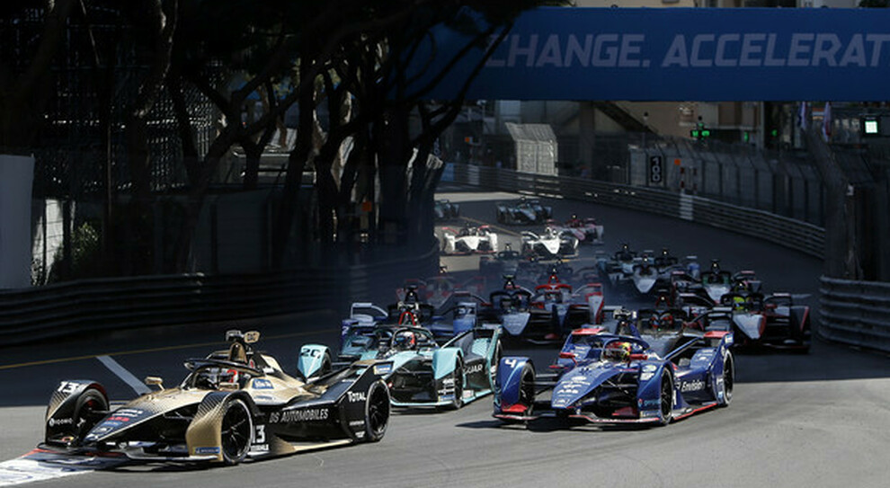 Da costa in testa al gruppone di Formula E a Monaco