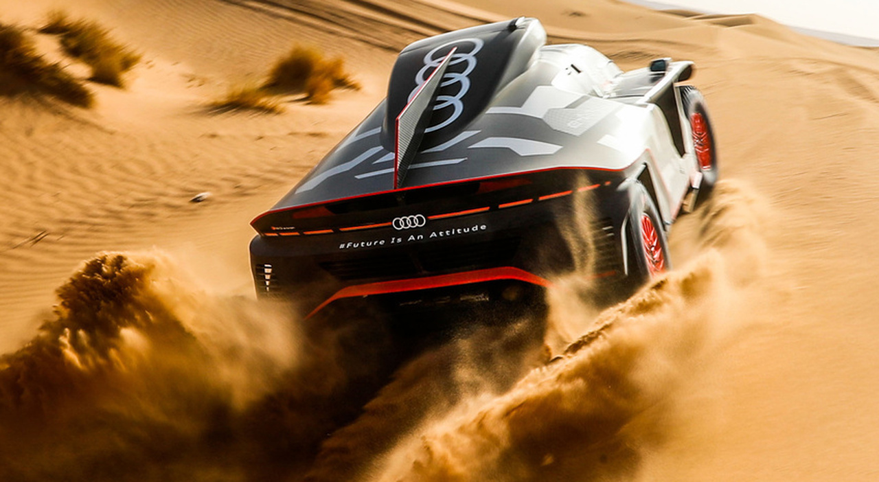L'Audi RS Q E-tron impegnata nelle prove in vista del uo debutto alla Dakar. Il sistema di propulsione è elettrico ad autonomia estesa ed eroga 288 kW