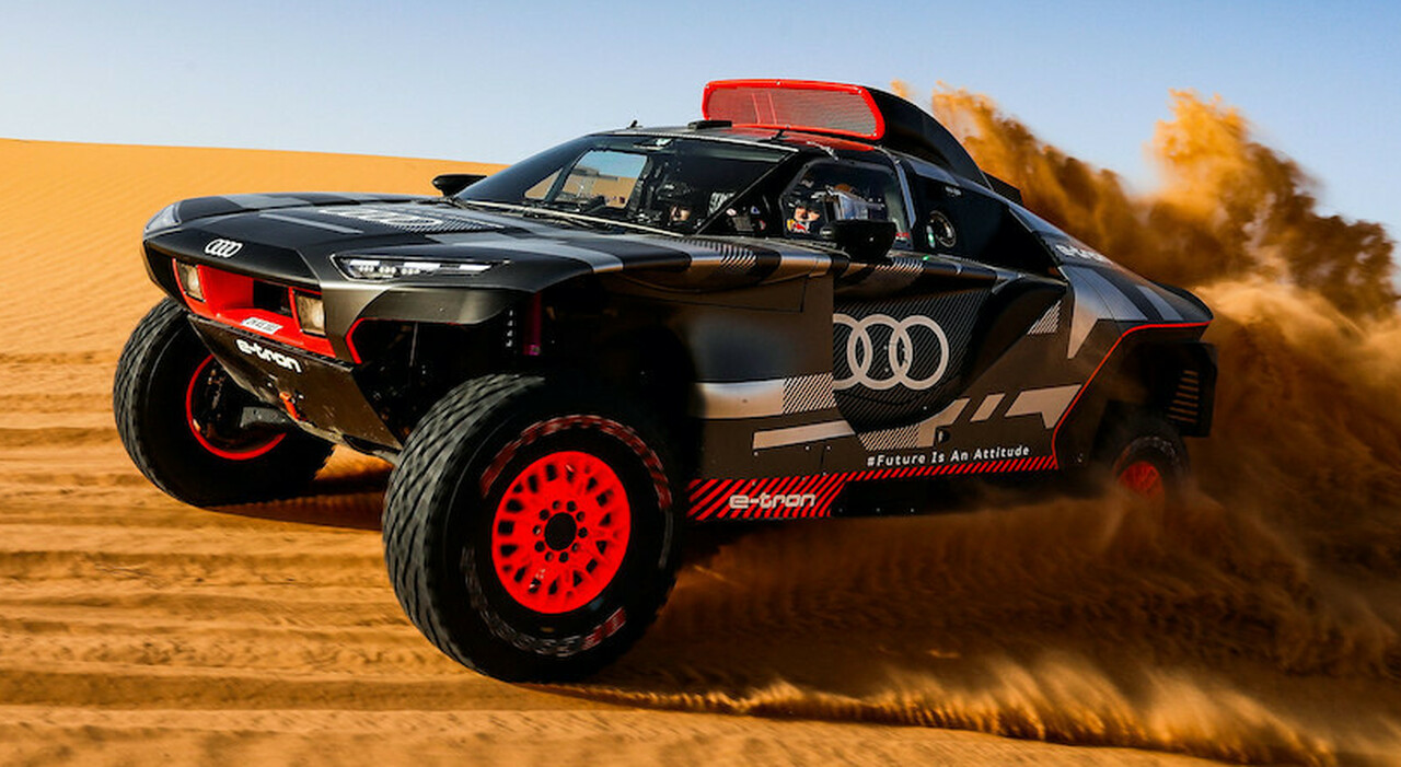 La Audi RS Q e-tron durante i test in Marocco