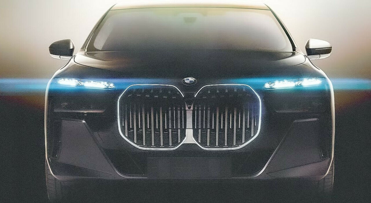Il frontale della prossima BMW i7