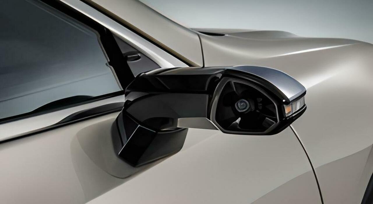 Bmw ha brevettato una tecnologia che sfrutta gli specchietti retrovisori digitali ed una telecamera per permettere al guidatore di guardare attraverso la carrozzeria dell auto