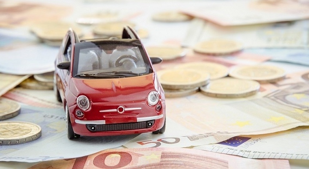 Rc auto, nel 2019 premio medio scende a 328 euro. In calo anche per i motocicli, a 229 euro